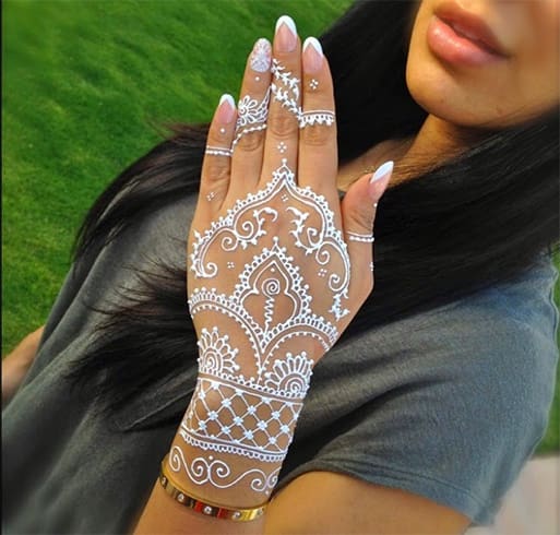 Detail Henna Simple Putih Nomer 12