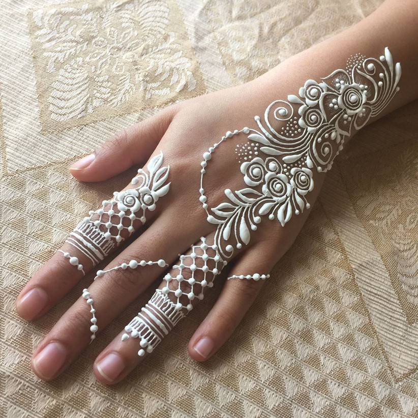Detail Henna Simple Putih Nomer 31
