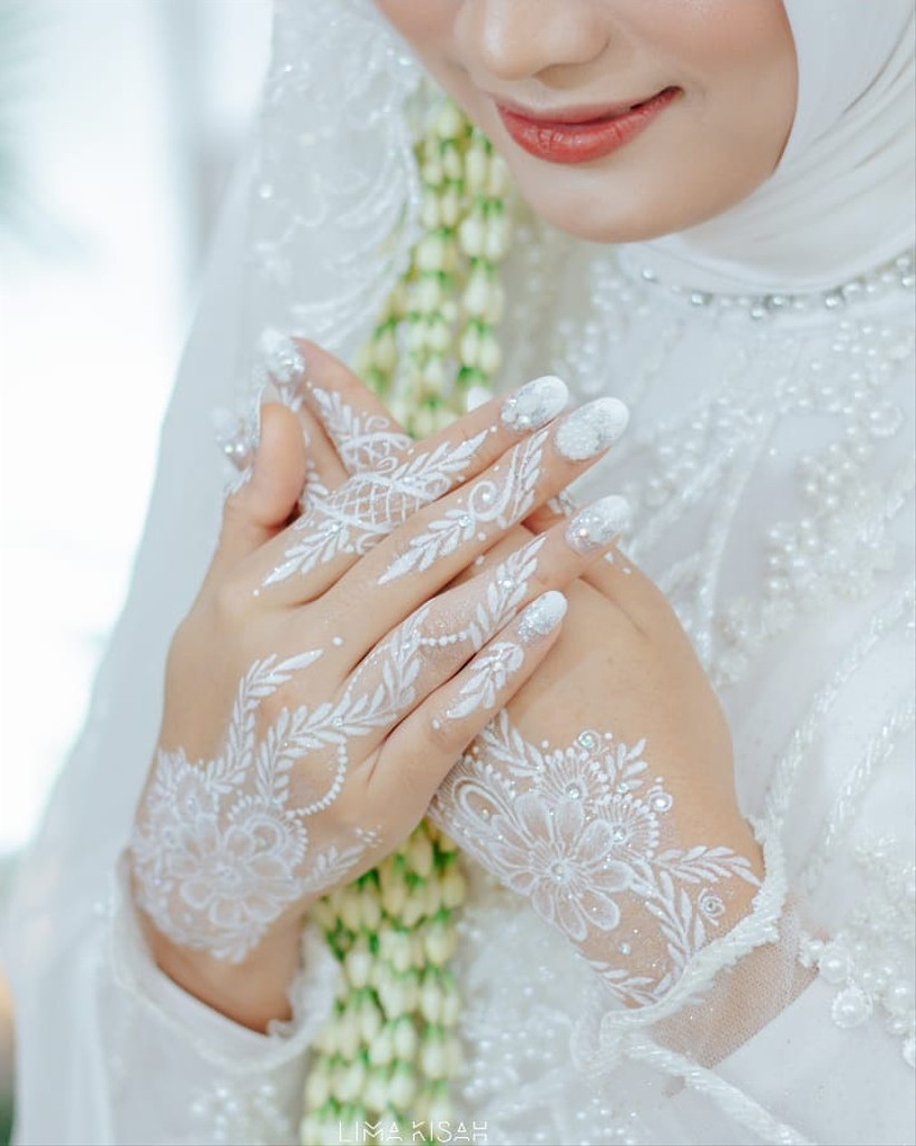 Detail Henna Simple Putih Nomer 38