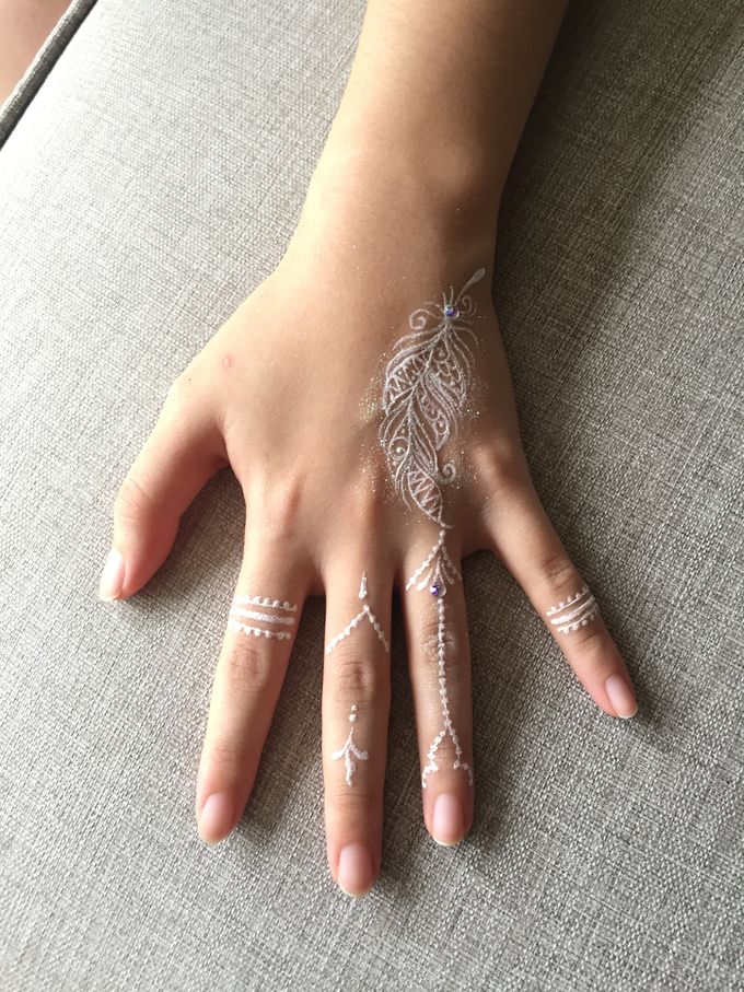 Detail Henna Simple Putih Nomer 6