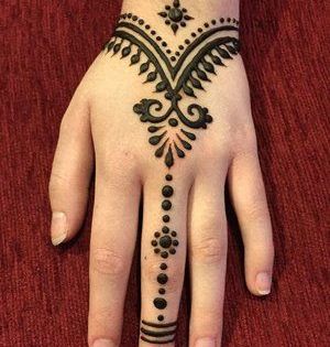 Detail Henna Simple Tapi Cantik Nomer 4