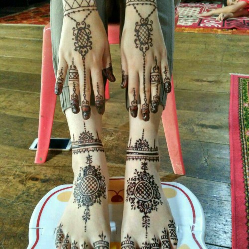 Detail Henna Tangan Dan Kaki Pengantin Simple Nomer 23