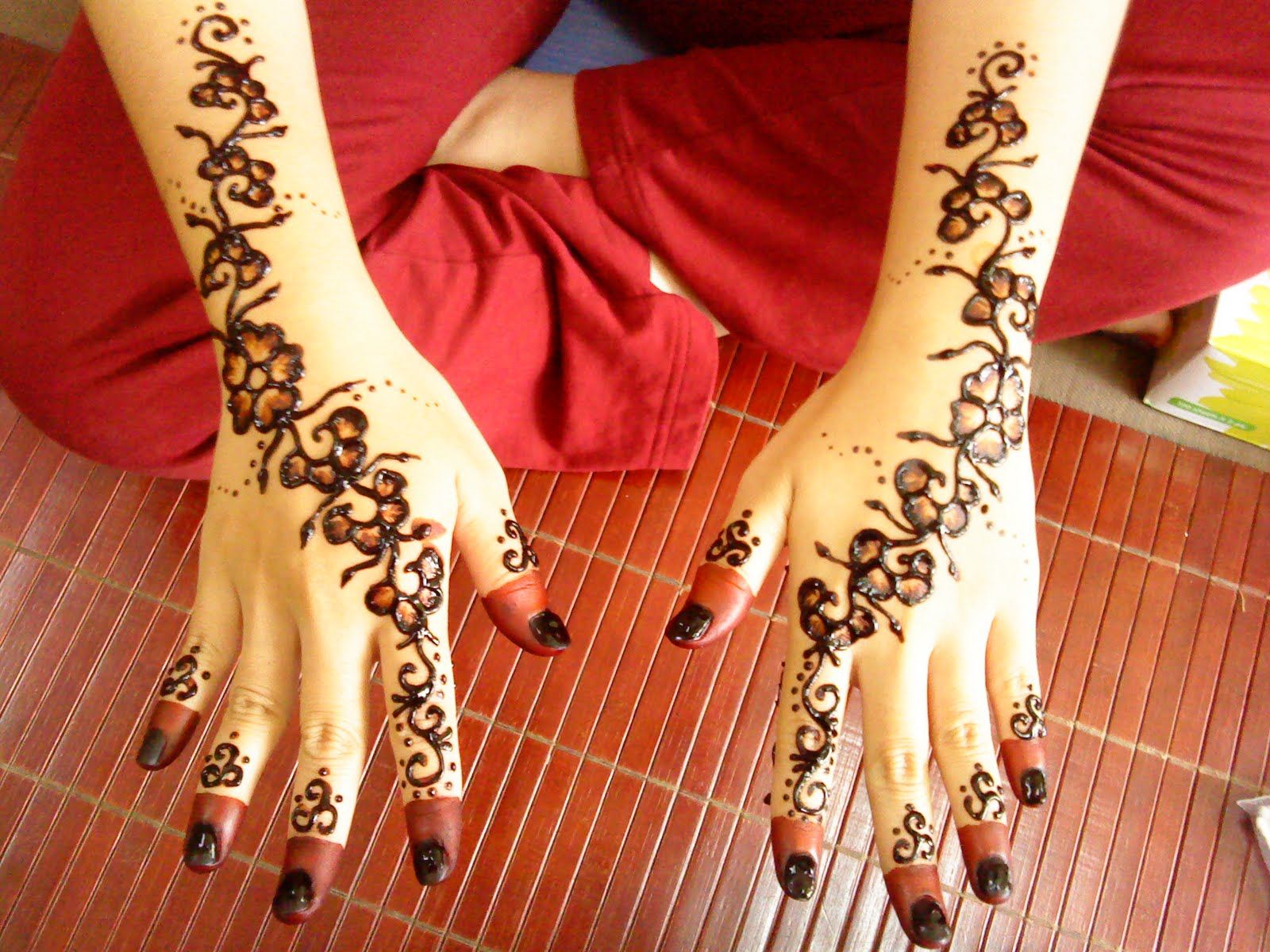 Detail Henna Tangan Pengantin Nomer 31