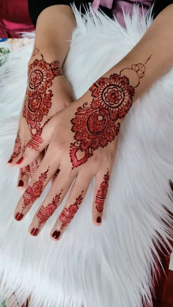 Detail Henna Tangan Pengantin Simple Nomer 13