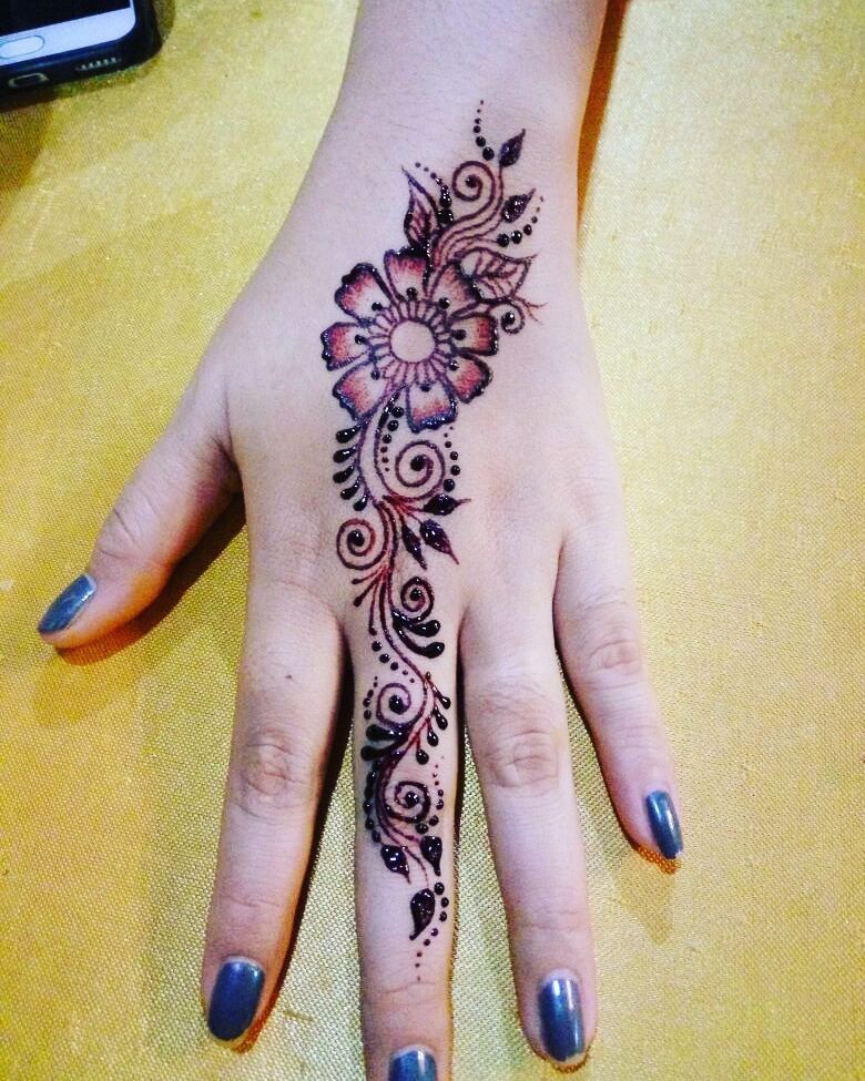 Detail Henna Tangan Pengantin Simple Nomer 3