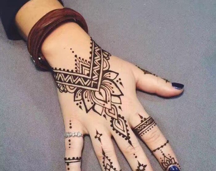 Detail Henna Tangan Pengantin Simple Nomer 5