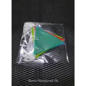 Detail Hiasan Bendera Segitiga Nomer 51