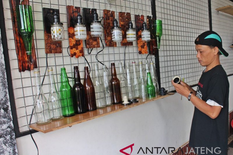 Detail Hiasan Botol Minuman Keras Nomer 15