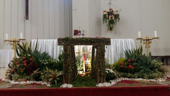 Detail Hiasan Bunga Altar Gereja Nomer 23
