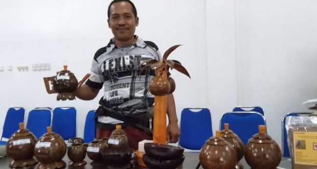 Detail Hiasan Dari Batok Kelapa Nomer 46