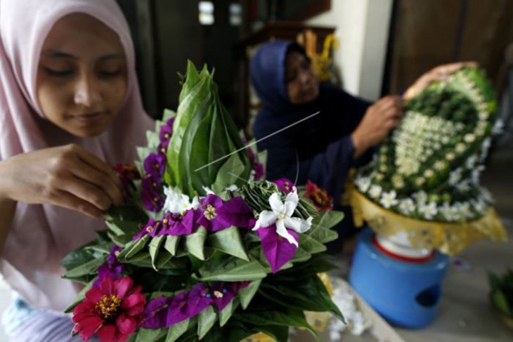 Detail Hiasan Daun Sirih Nomer 56