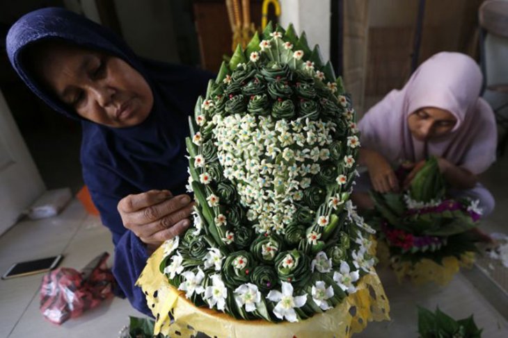 Detail Hiasan Daun Sirih Nomer 7