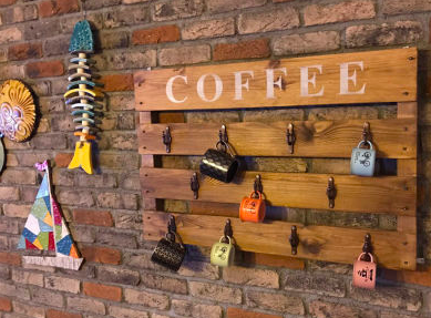 Detail Hiasan Dinding Cafe Dari Barang Bekas Nomer 19