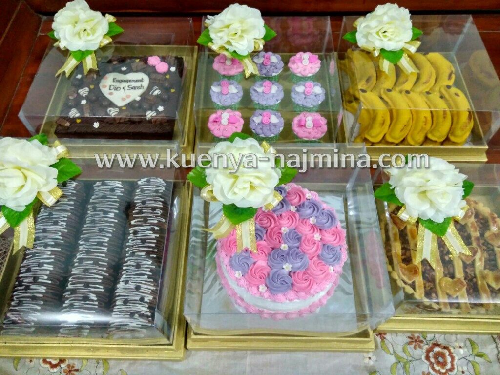 Detail Hiasan Hantaran Kue Lamaran Nomer 8