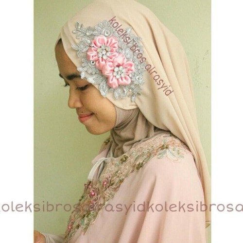 Detail Hiasan Hijab Pesta Nomer 50