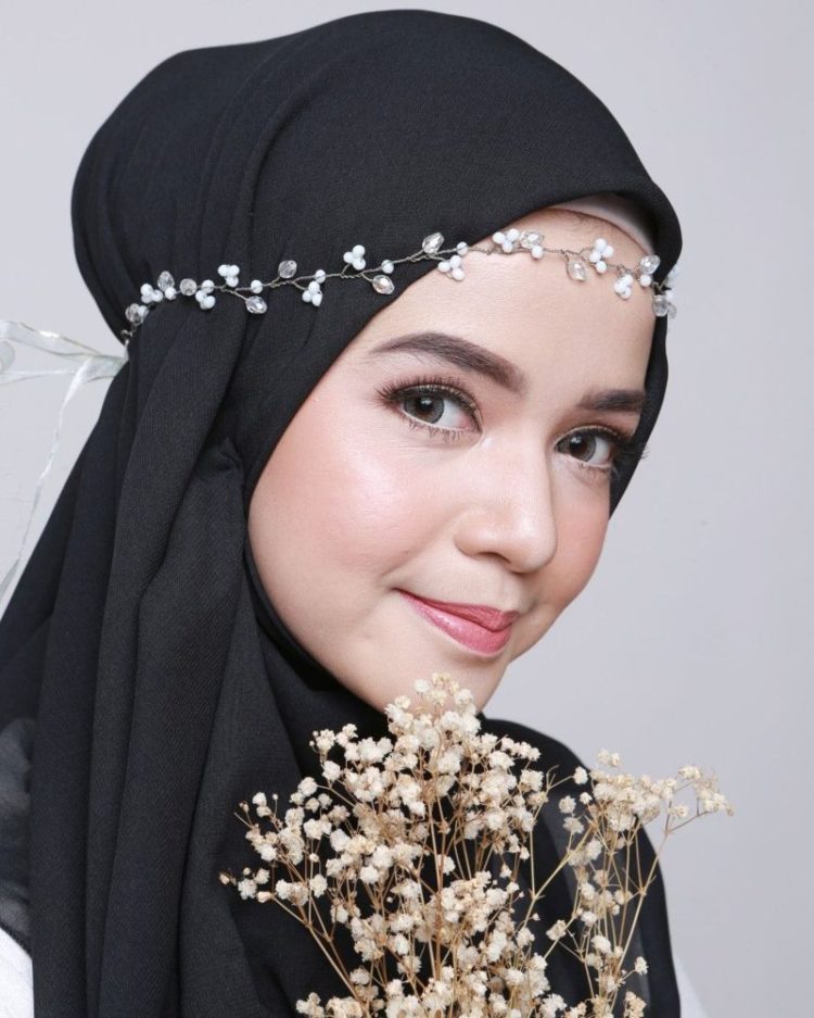 Detail Hiasan Jilbab Di Kepala Nomer 10