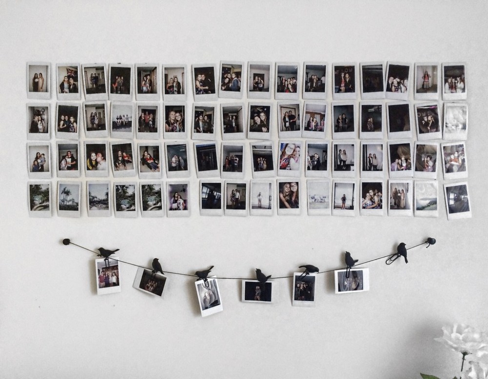 Detail Hiasan Kamar Dengan Foto Polaroid Nomer 15