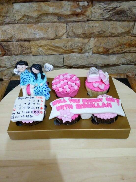 Detail Hiasan Kue Lamaran Nomer 19