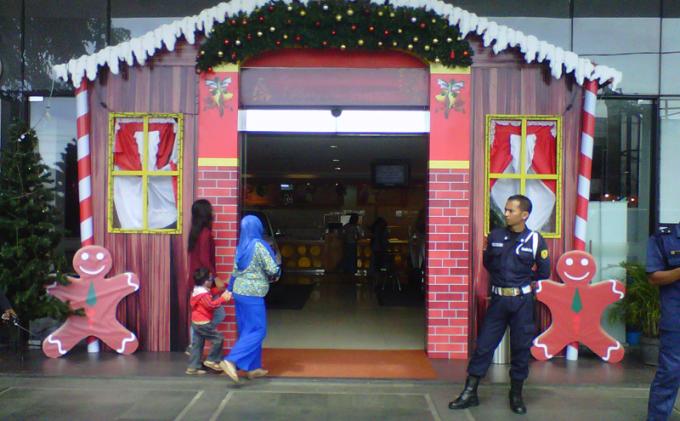 Detail Hiasan Natal Di Pintu Nomer 45