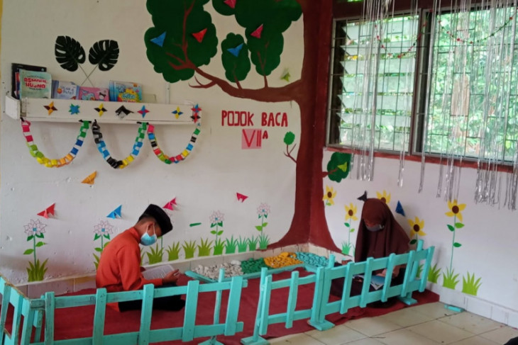 Detail Hiasan Pojok Baca Nomer 4