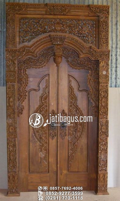 Detail Hiasan Ukir Kayu Di Atas Pintu Nomer 44