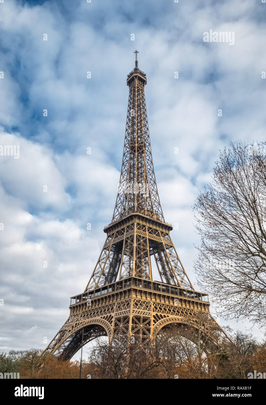 Detail High Resolution Eiffel Tower Nomer 23