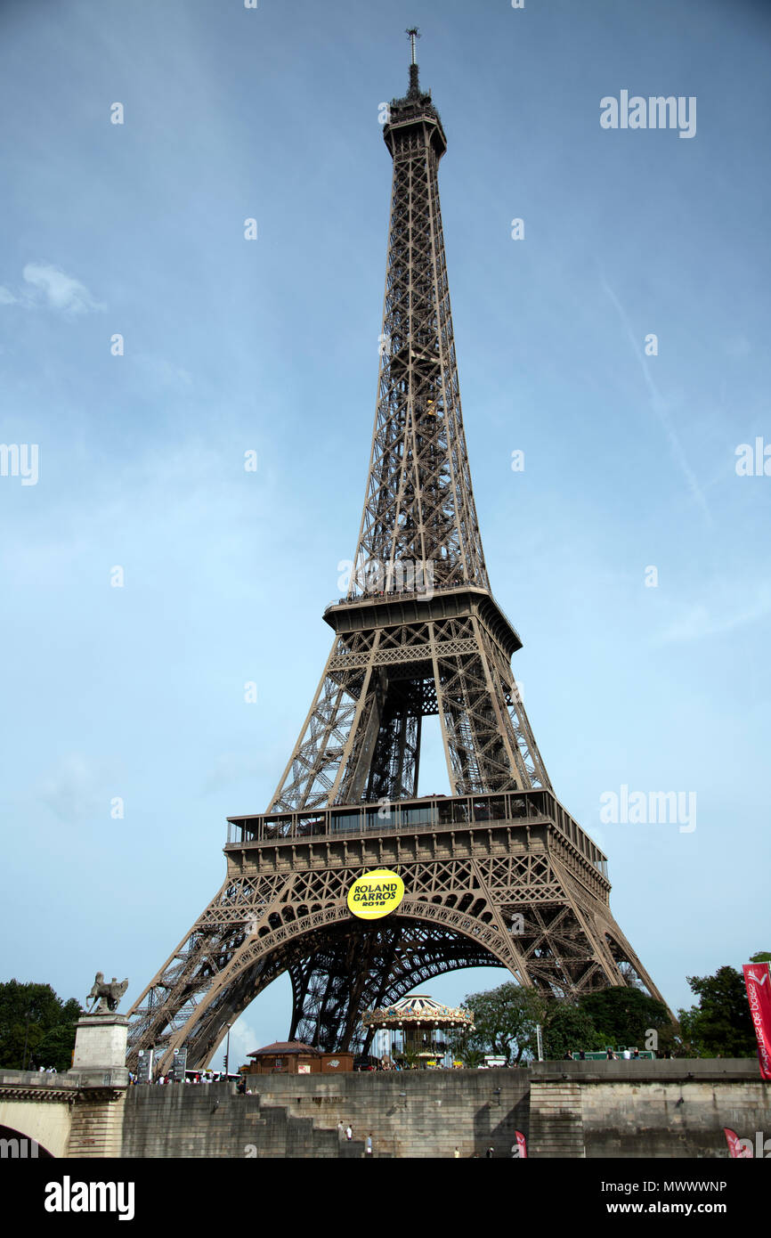 Detail High Resolution Eiffel Tower Nomer 28
