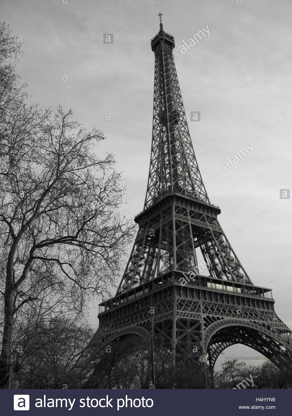 Detail High Resolution Eiffel Tower Nomer 30