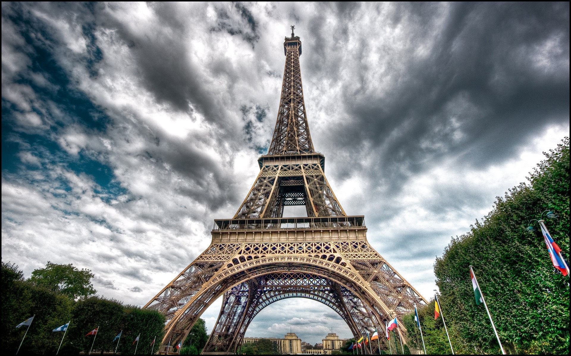 Detail High Resolution Eiffel Tower Nomer 40