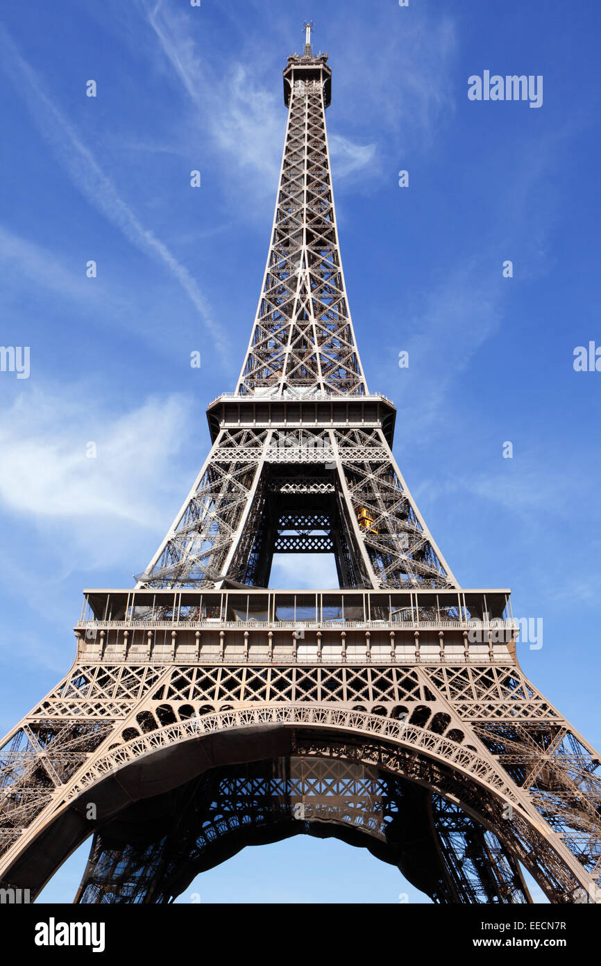 Detail High Resolution Eiffel Tower Nomer 8