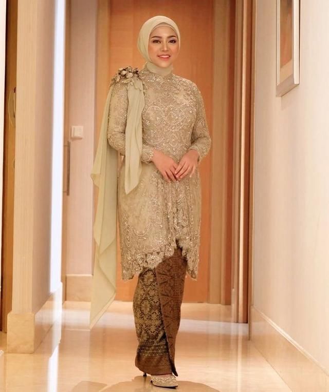 Detail Hijab Desain Kebaya Modern Nomer 18