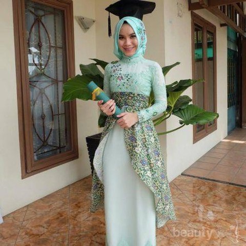 Detail Hijab Modern Wisuda Nomer 4