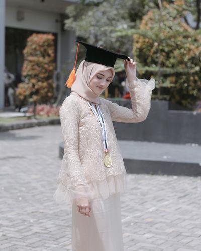 Detail Hijab Modern Wisuda Nomer 33