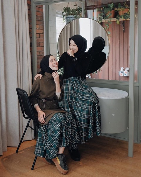 Detail Hijab Tema Photo Studio Bareng Sahabat Nomer 15