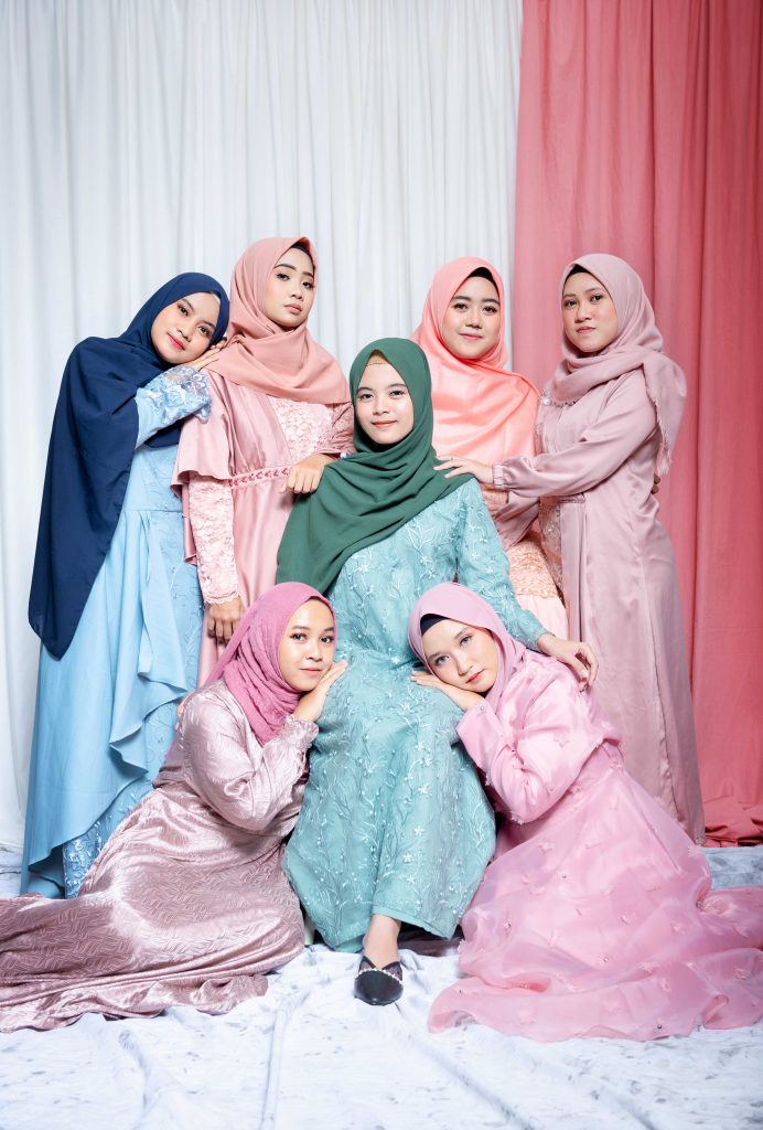 Detail Hijab Tema Photo Studio Bareng Sahabat Nomer 27