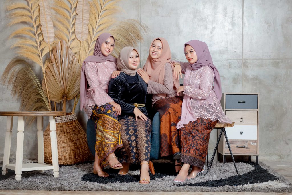 Detail Hijab Tema Photo Studio Bareng Sahabat Nomer 35