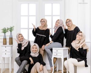 Detail Hijab Tema Photo Studio Bareng Sahabat Nomer 45