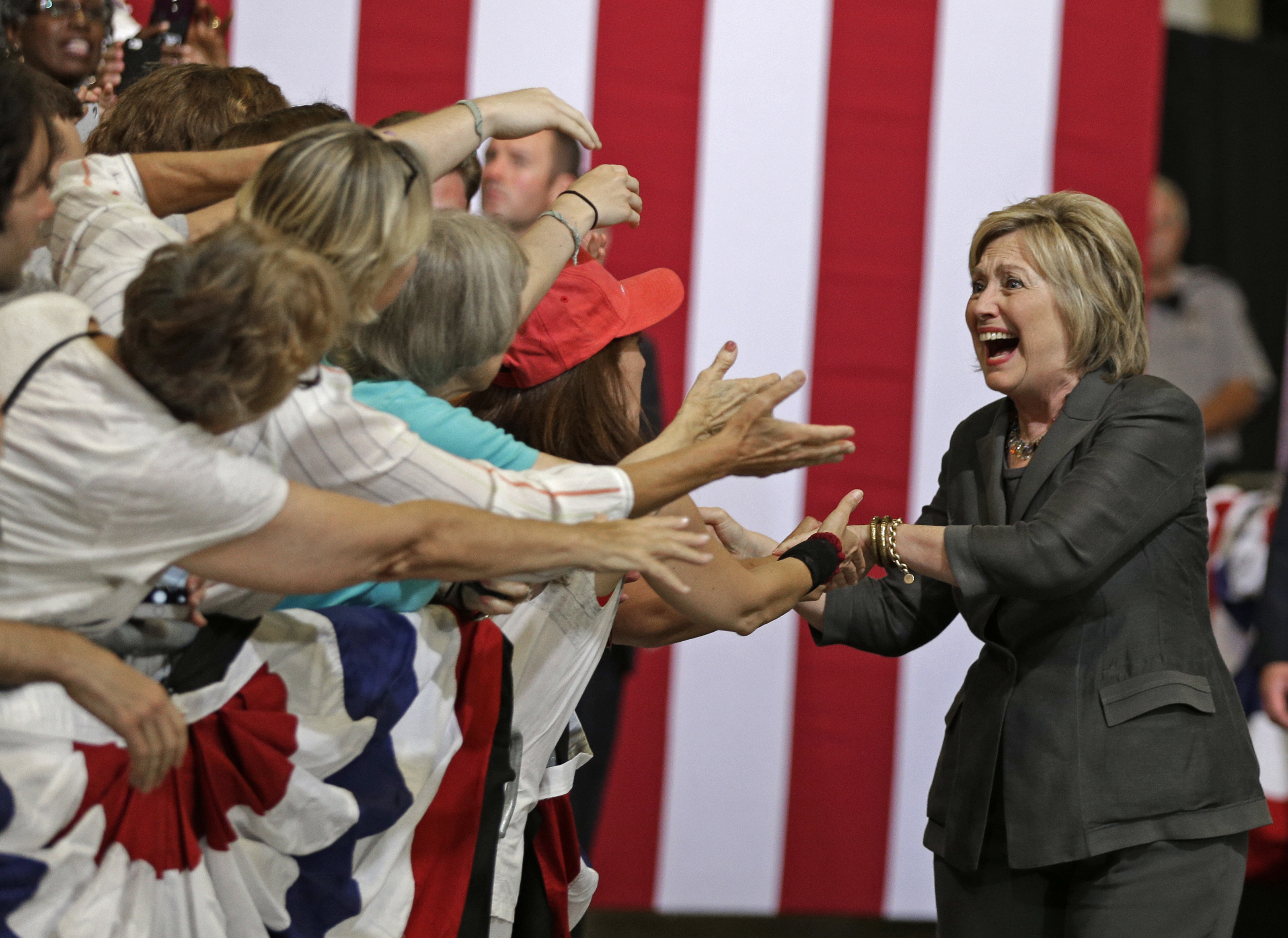 Detail Hillary Clinton Clapping Nomer 11