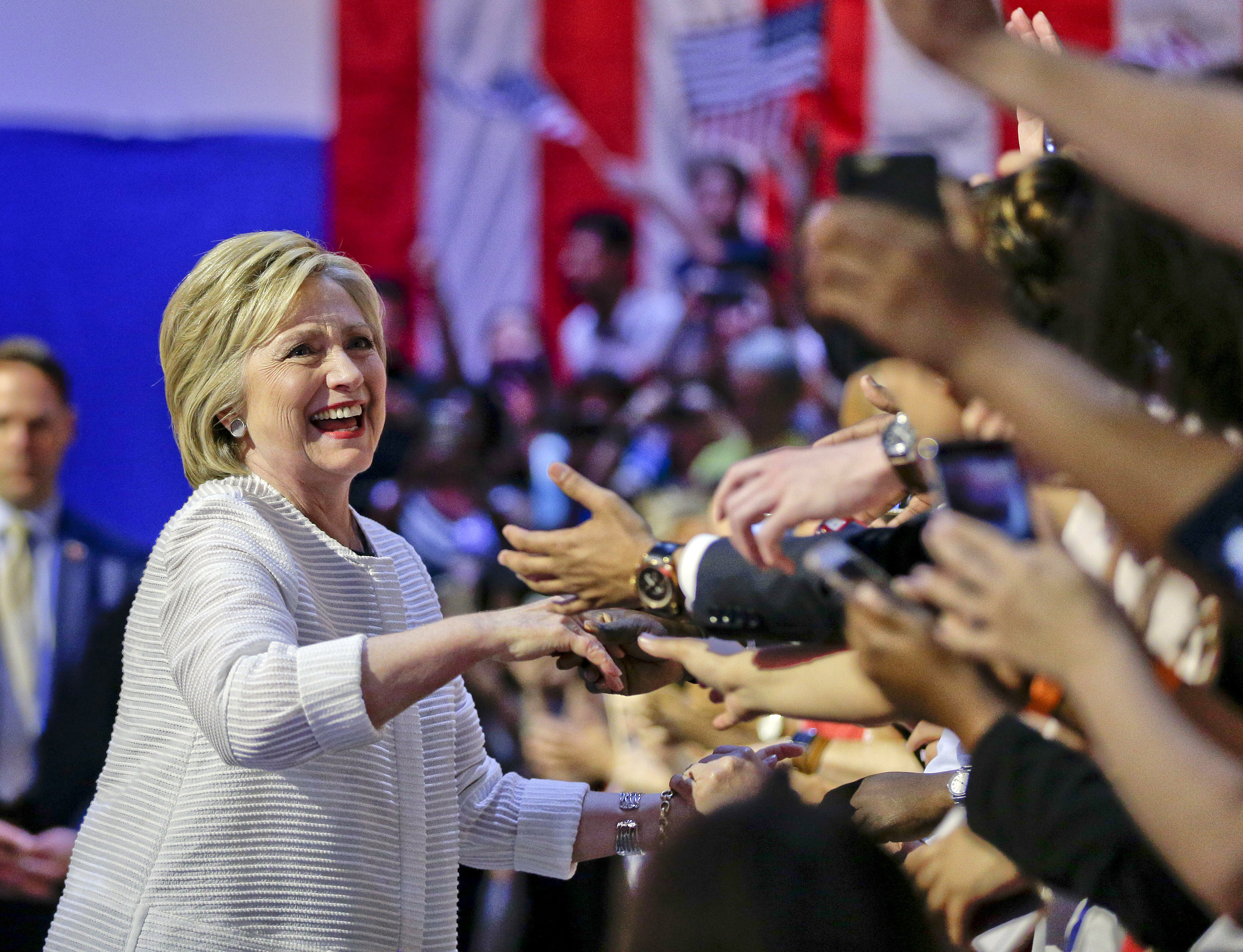 Detail Hillary Clinton Clapping Nomer 25
