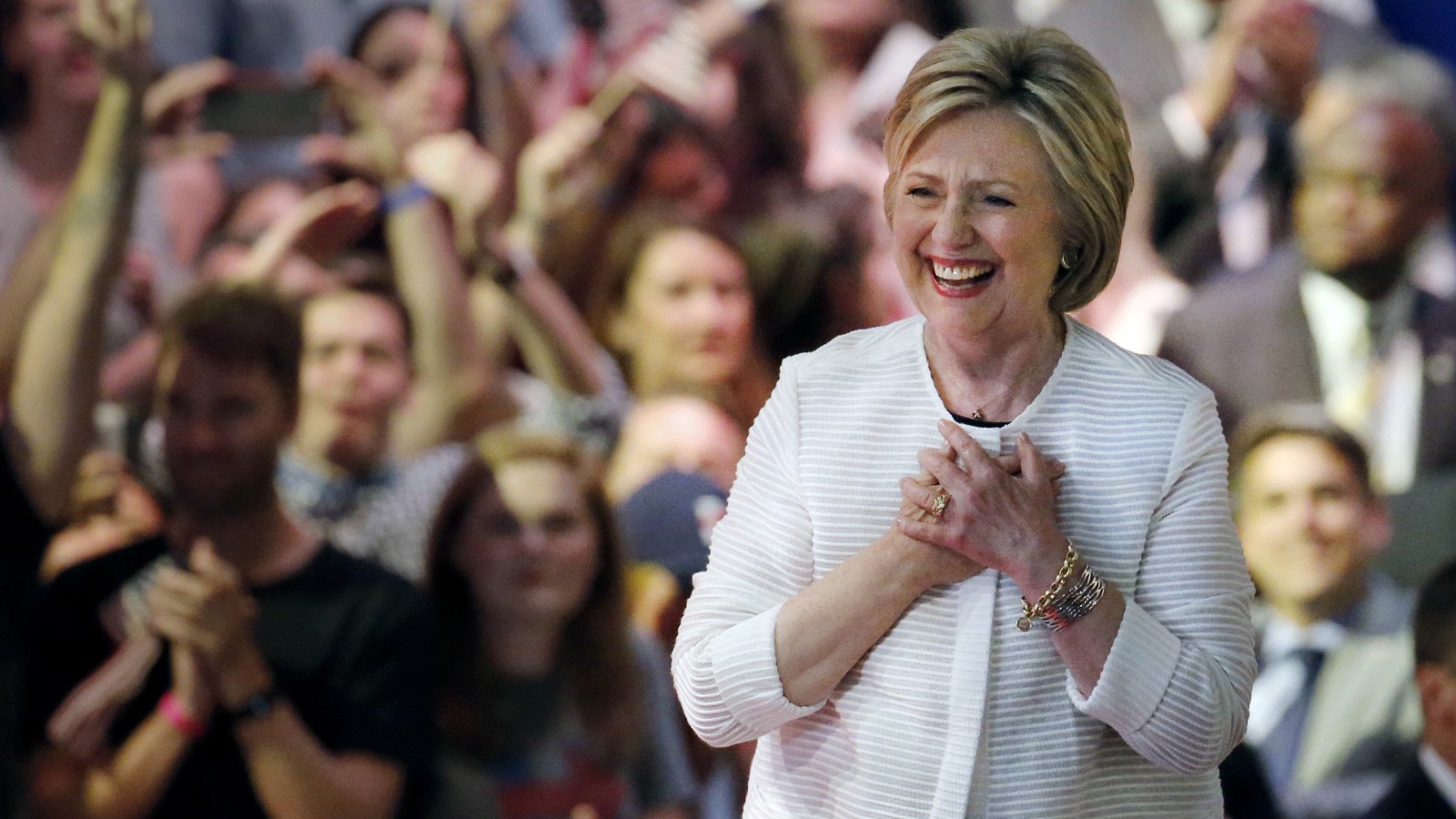 Detail Hillary Clinton Clapping Nomer 29