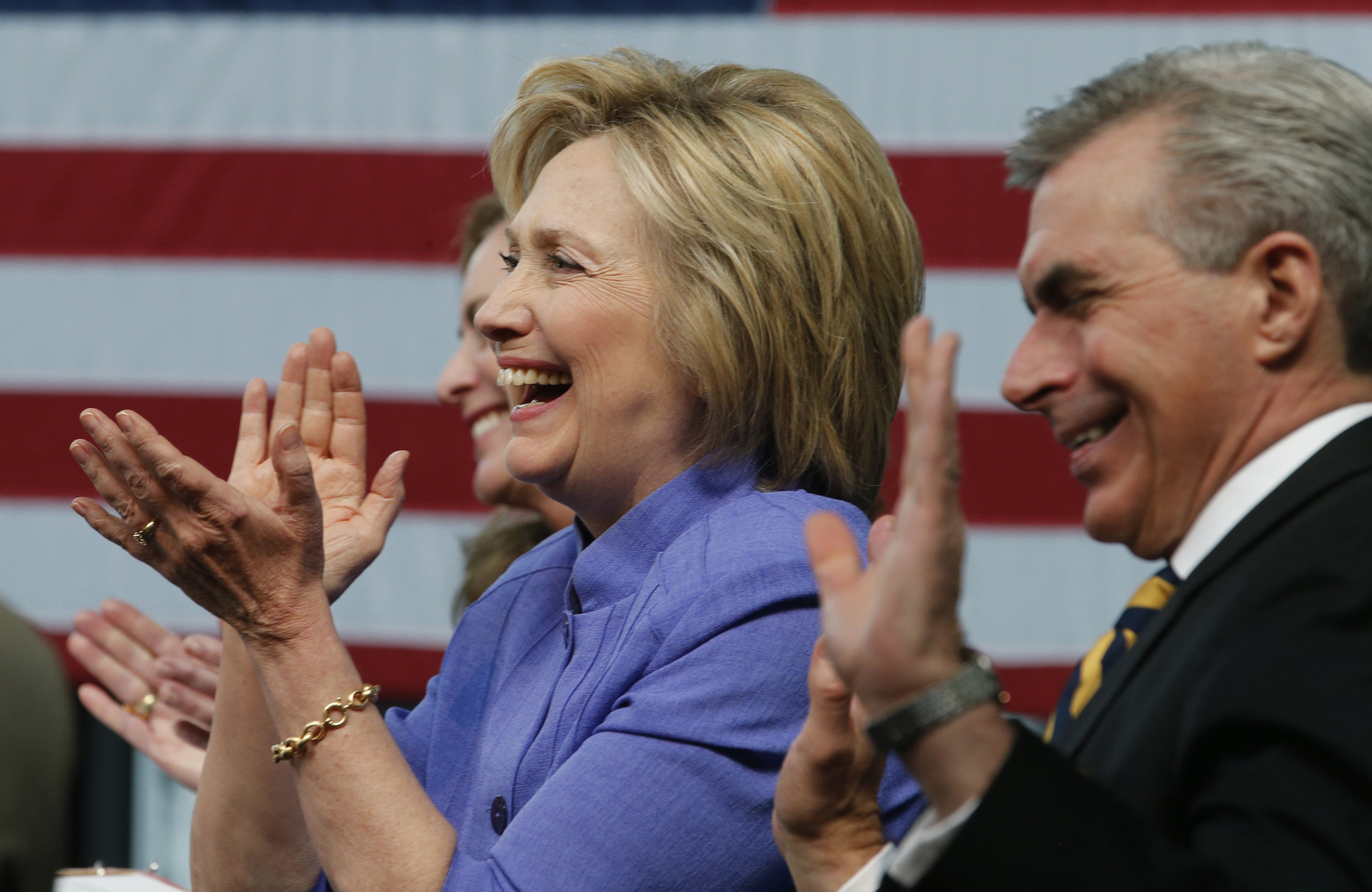 Detail Hillary Clinton Clapping Nomer 30