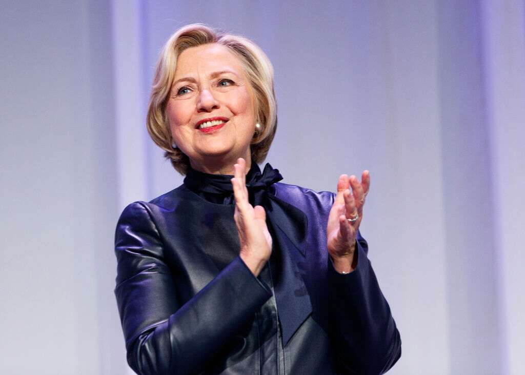 Detail Hillary Clinton Clapping Nomer 33