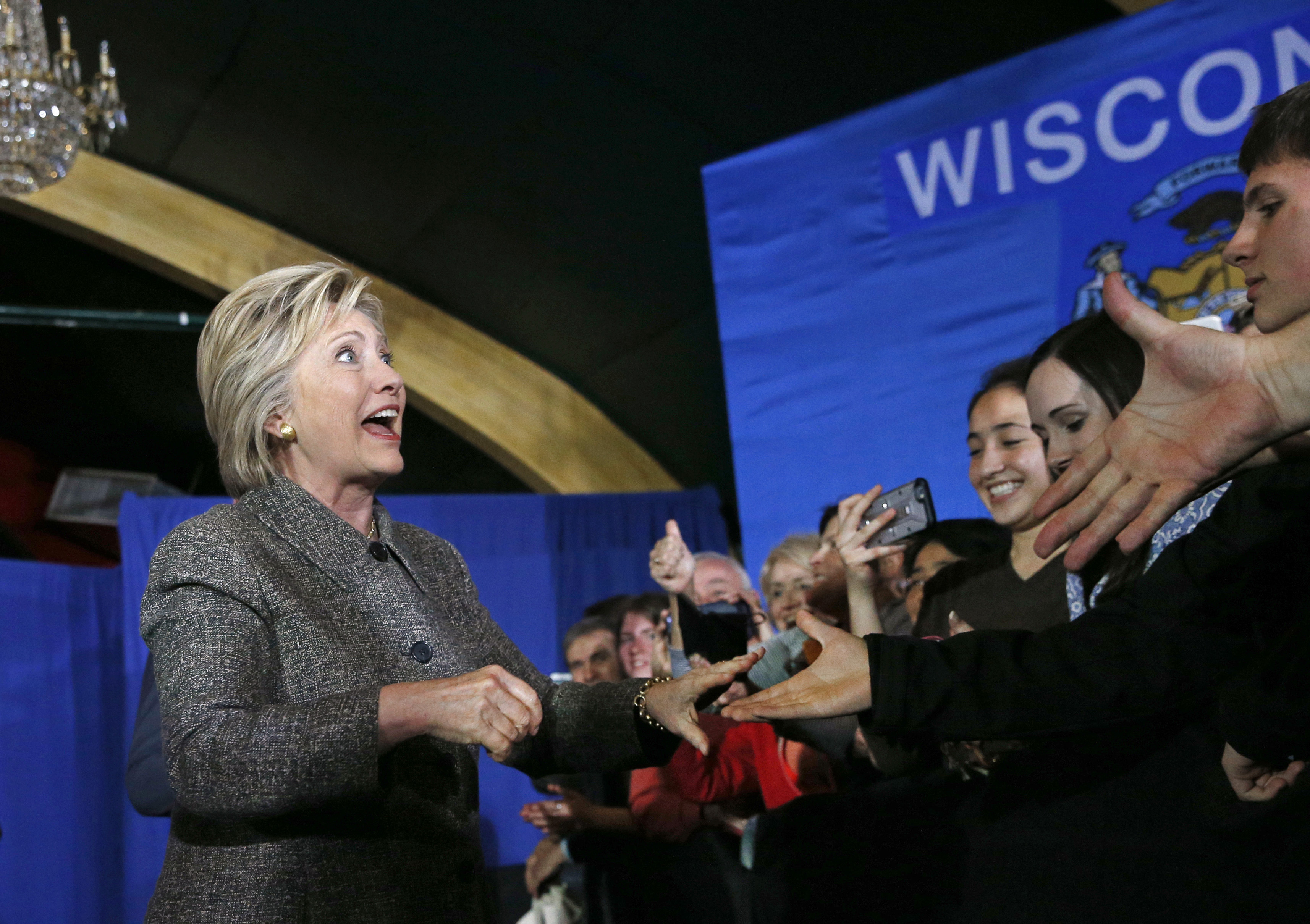 Detail Hillary Clinton Clapping Nomer 36