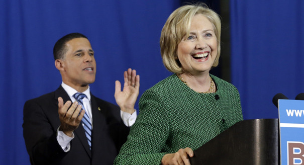 Detail Hillary Clinton Clapping Nomer 39