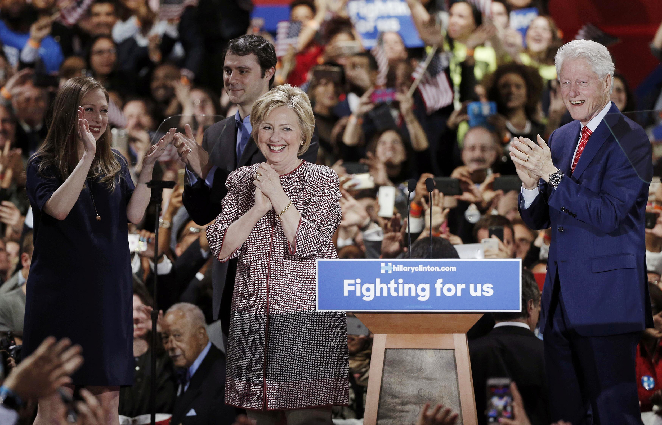 Detail Hillary Clinton Clapping Nomer 41