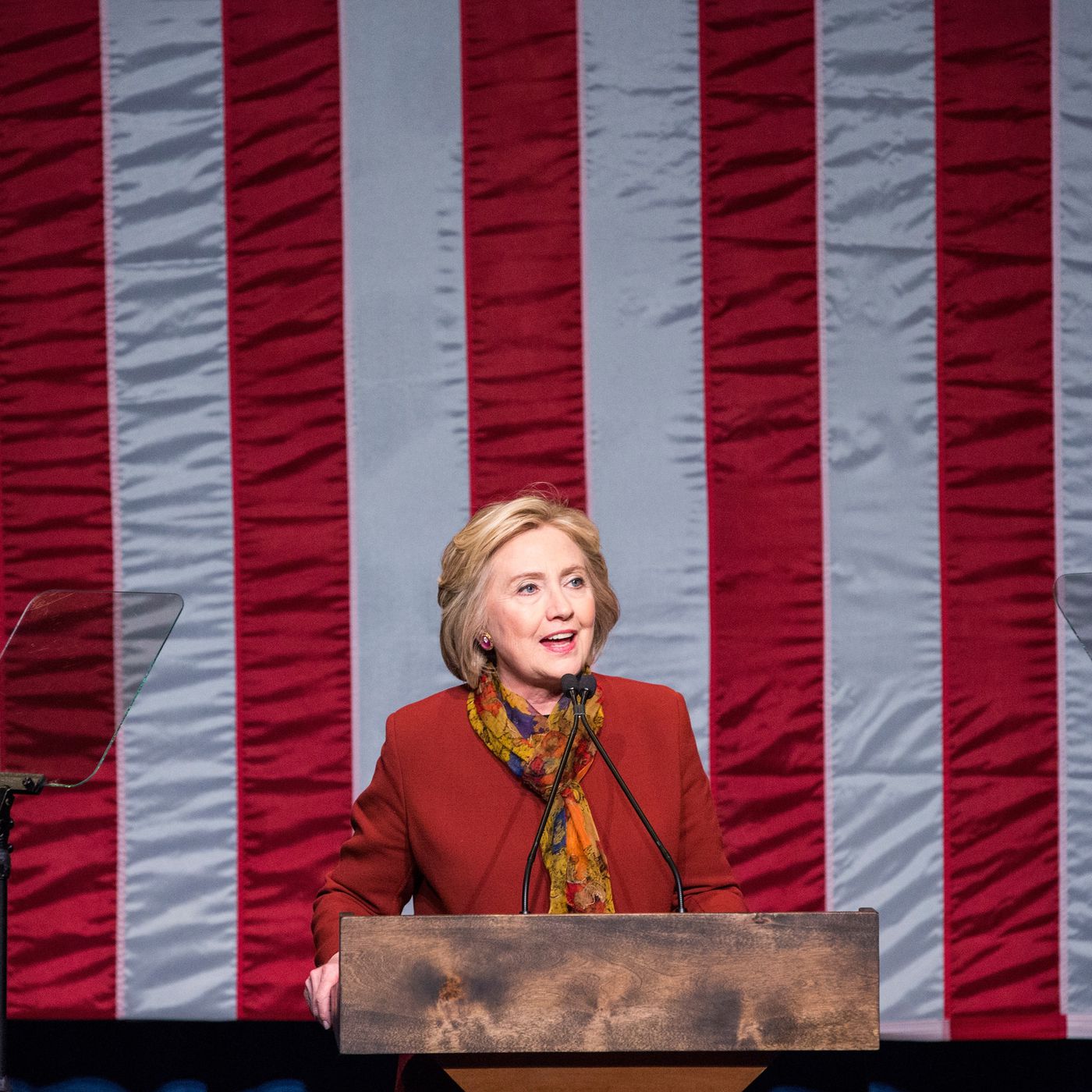 Detail Hillary Clinton Clapping Nomer 43