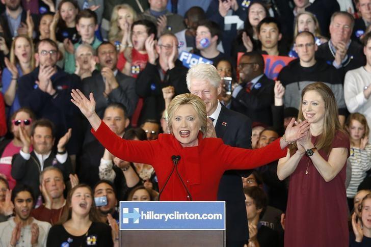 Detail Hillary Clinton Clapping Nomer 45