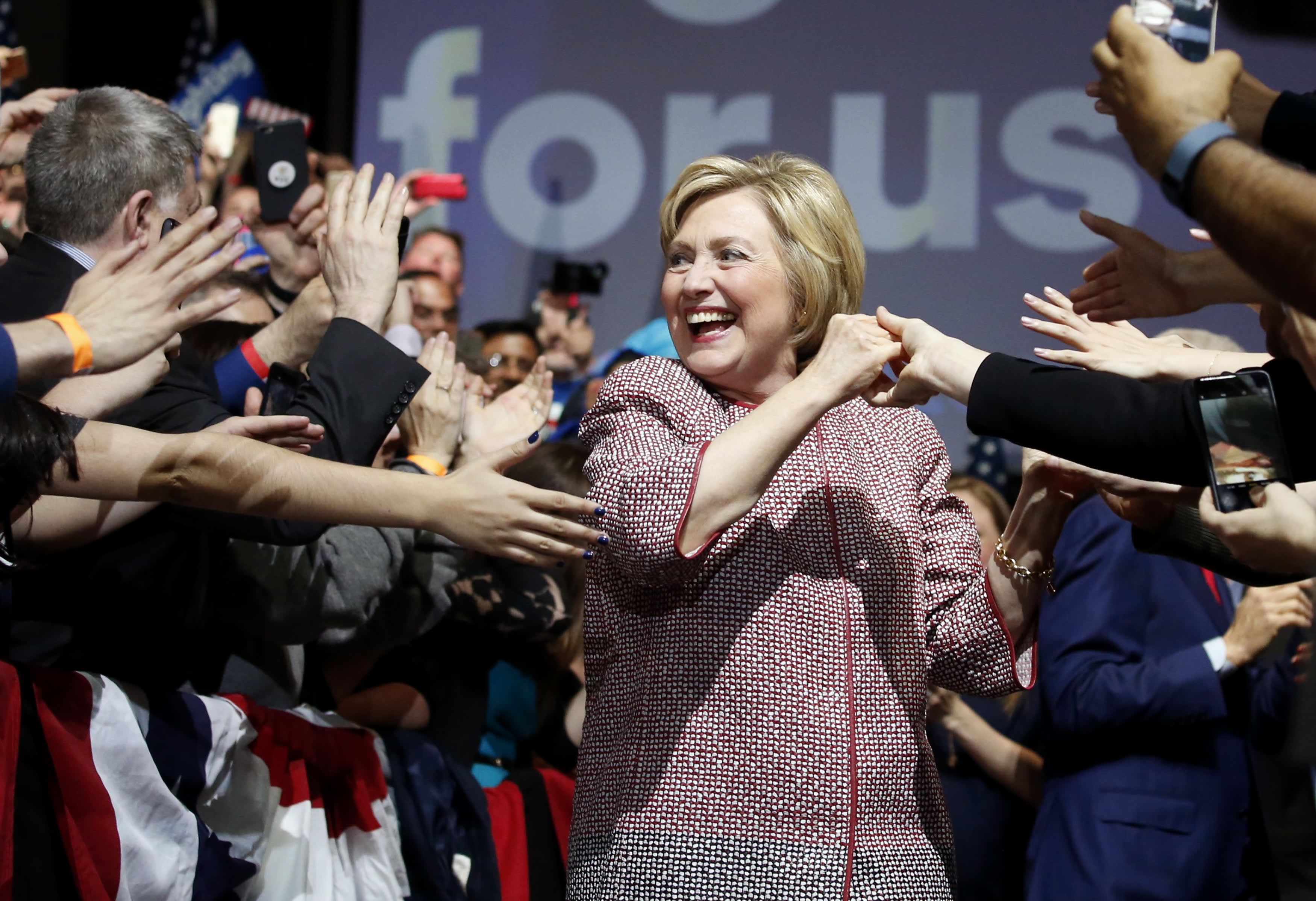 Detail Hillary Clinton Clapping Nomer 48