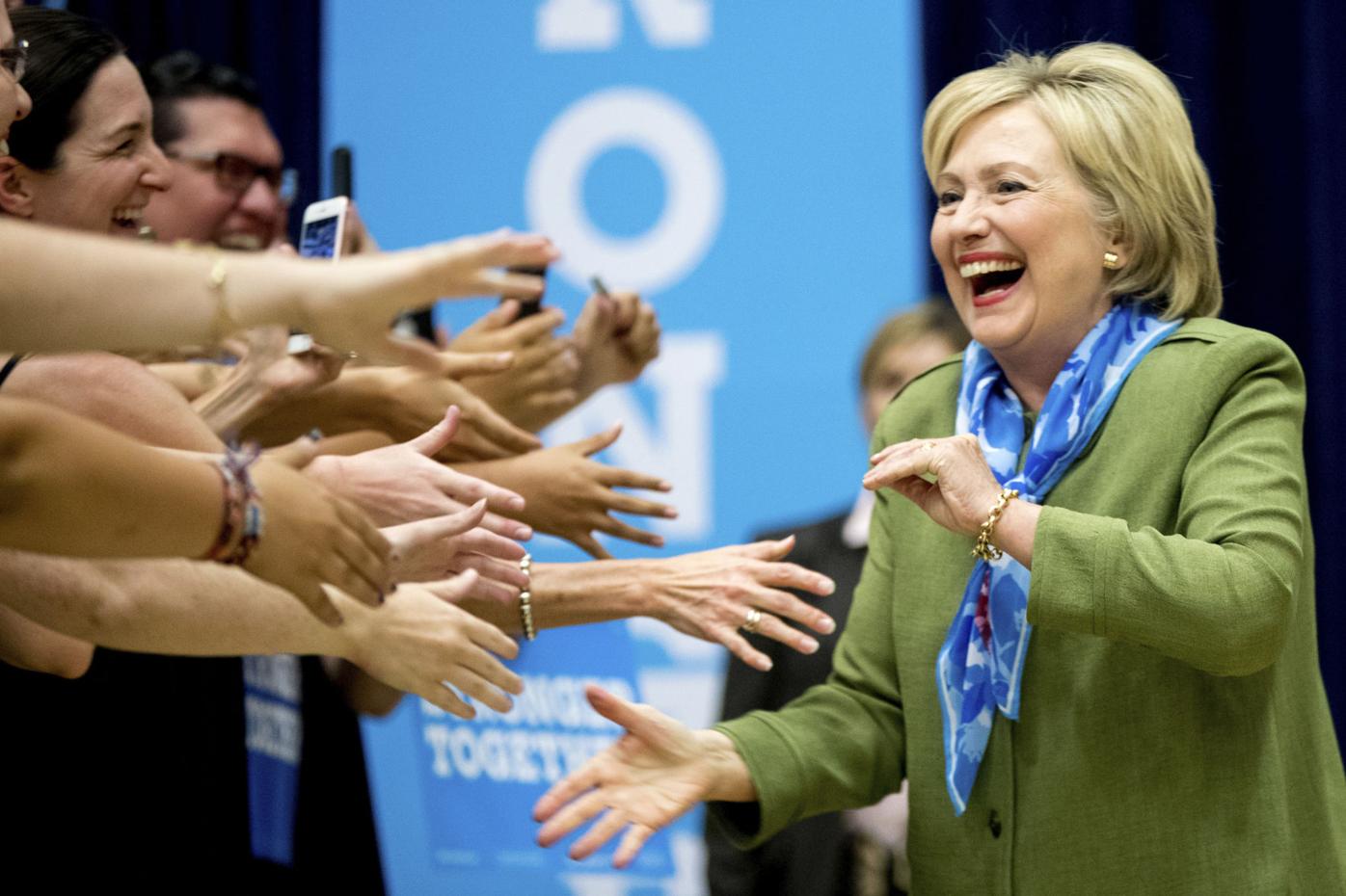Detail Hillary Clinton Clapping Nomer 54