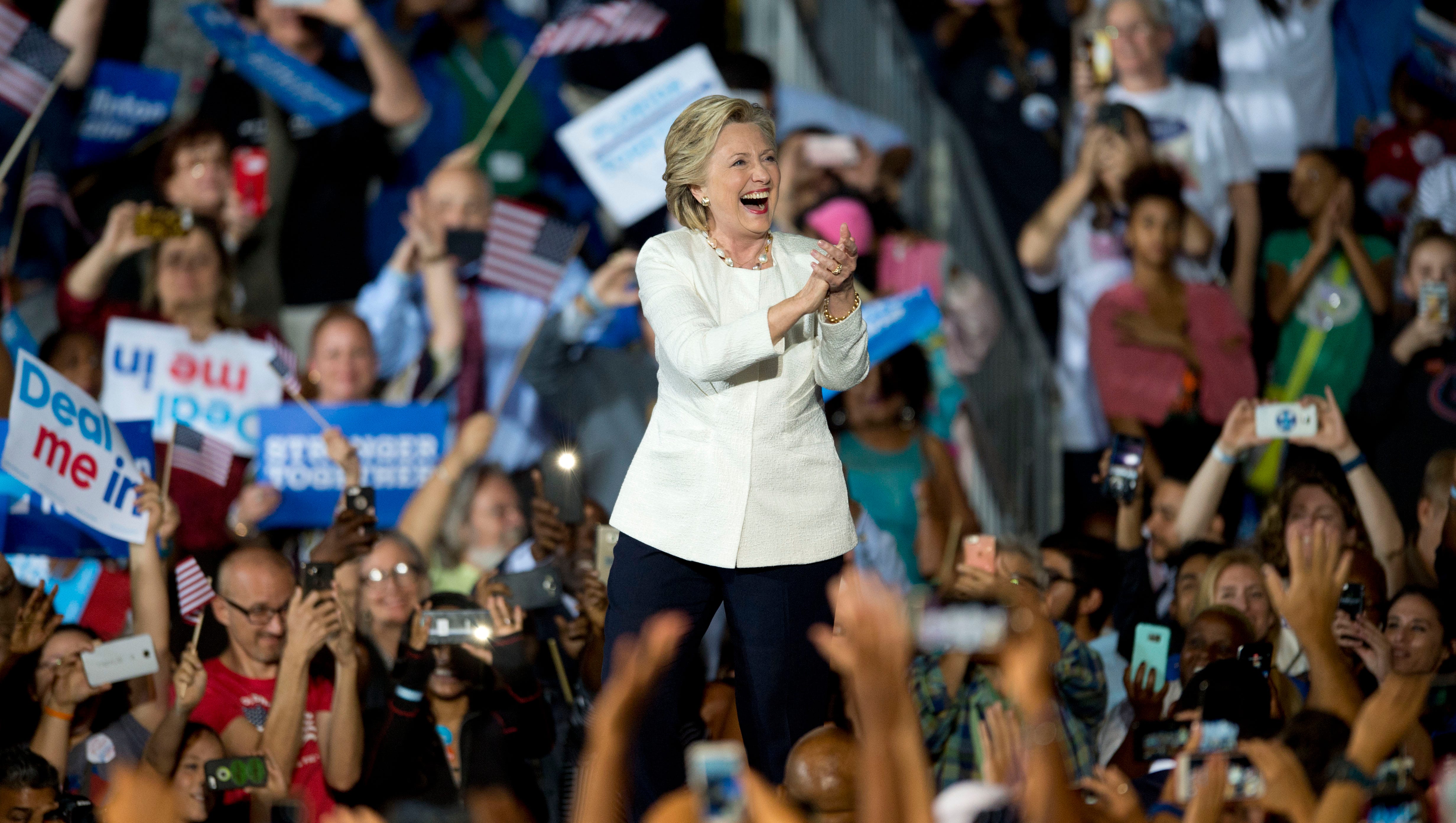 Detail Hillary Clinton Clapping Nomer 55